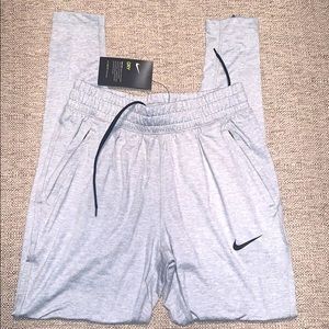NWT Nike women’s Dry element Pants size XS